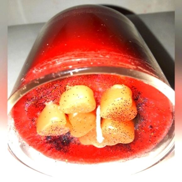 Hand Crafted "I feel like Falling in love" natural candle - Picture 2 of 8